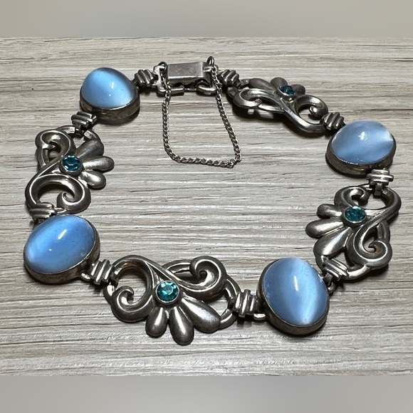 Vintage Designer WE Richards Sterling Silver Moonstone & Blue Topaz Bracelet - Picture 2 of 5